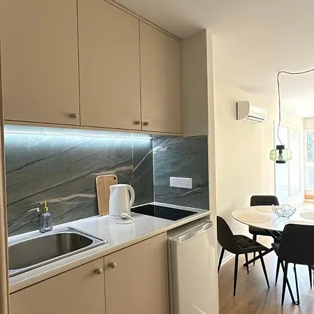 Modern 1brapartment Pool & Prime Location דירה פאפוס