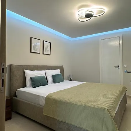 Modern 1brapartment Pool & Prime Location פאפוס