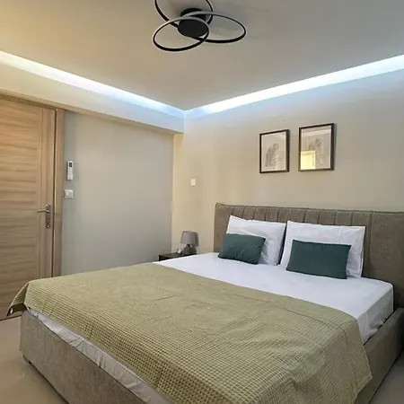 Modern 1brapartment Pool & Prime Location