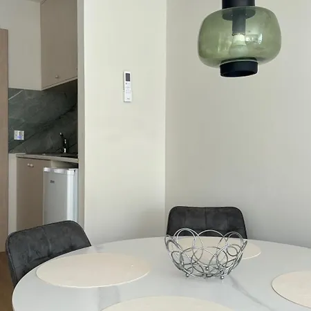 Modern 1brapartment Pool & Prime Location