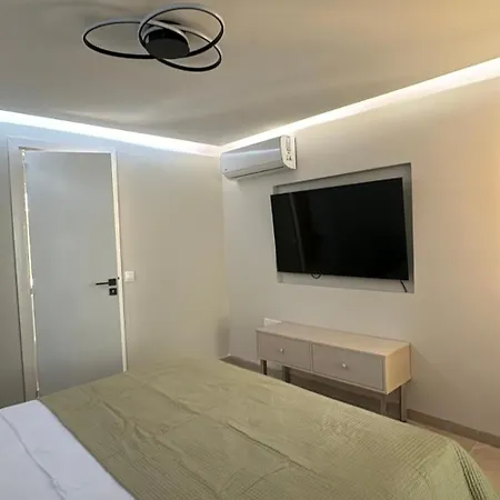 Modern 1brapartment Pool & Prime Location דירה פאפוס