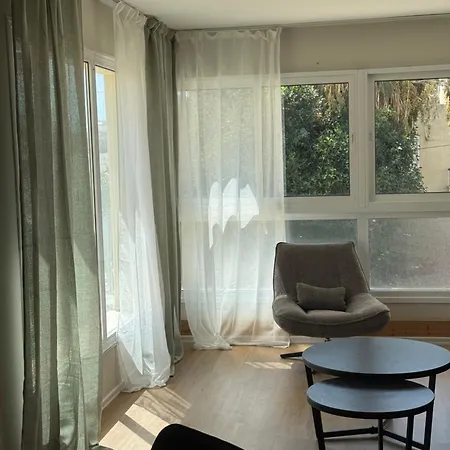 Modern 1brapartment Pool & Prime Location דירה *