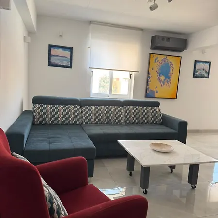 Modern 1brapartment Pool & Prime Location * פאפוס