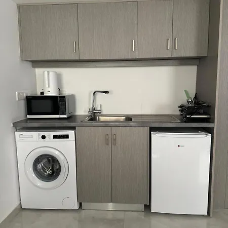 Modern 1brapartment Pool & Prime Location דירה *